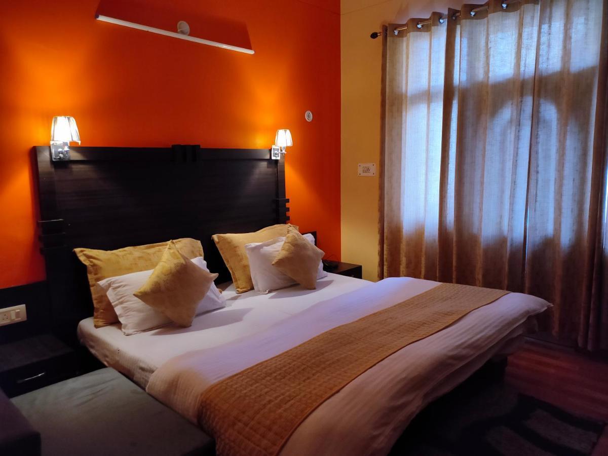 Uday Palace Joshimath Hotel Buitenkant foto