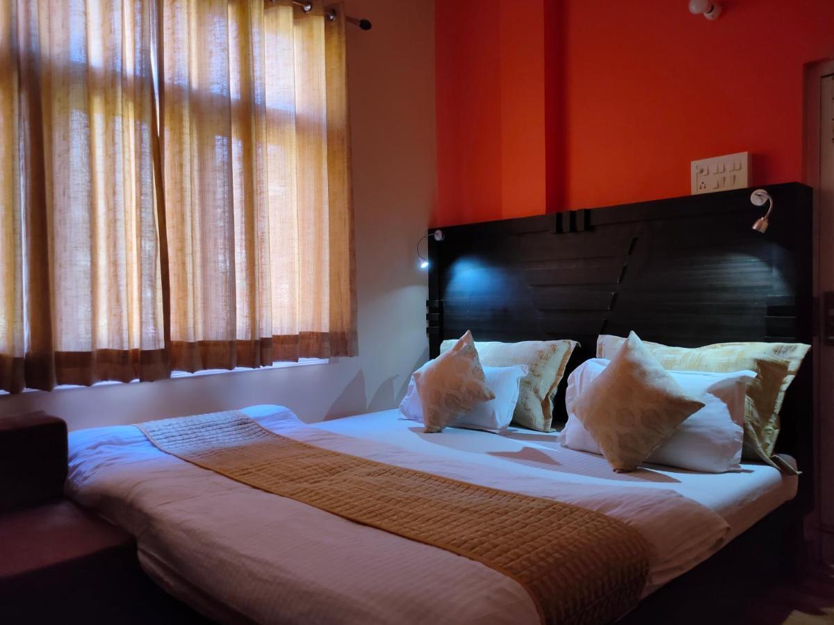 Uday Palace Joshimath Hotel Buitenkant foto