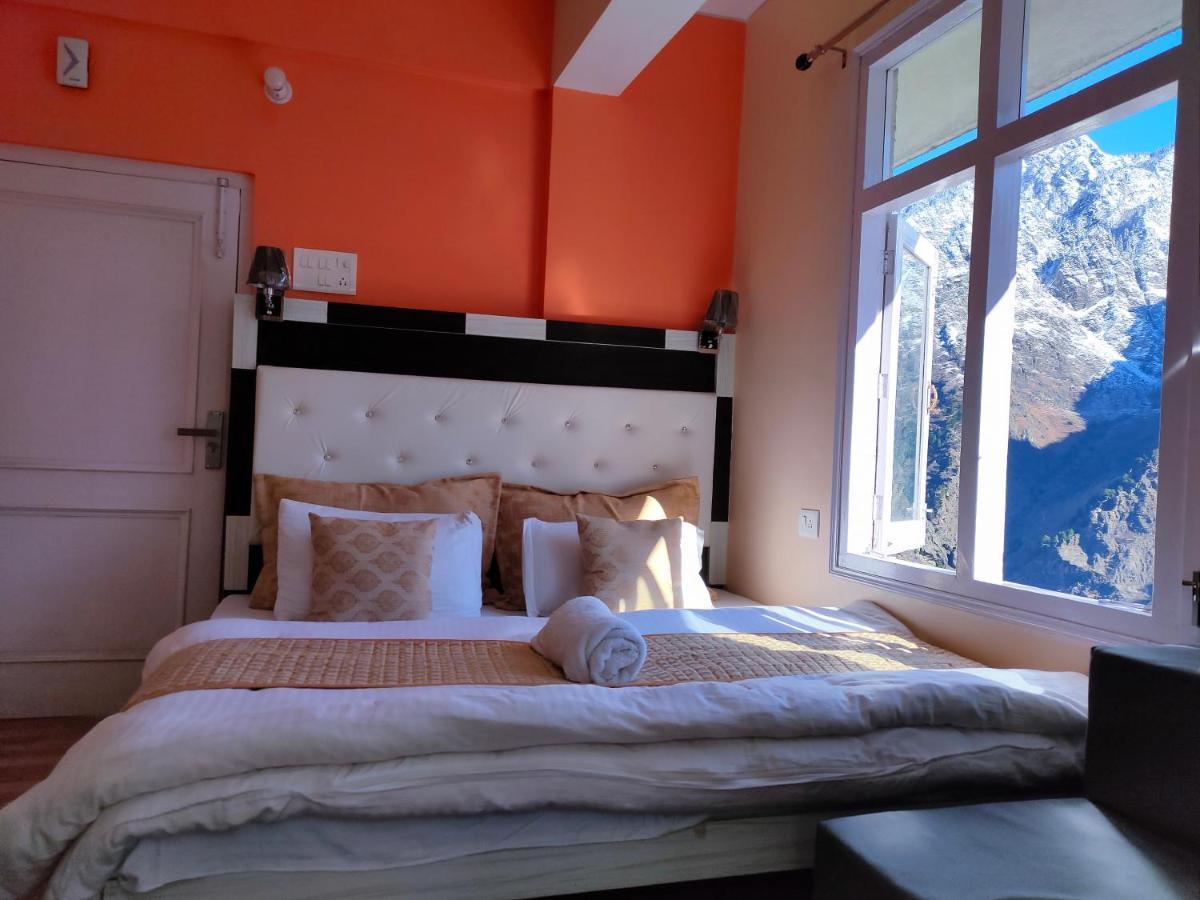 Uday Palace Joshimath Hotel Buitenkant foto