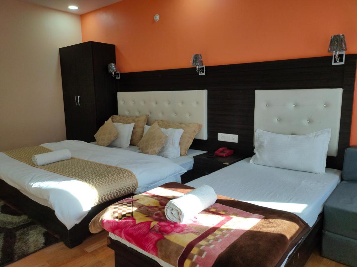 Uday Palace Joshimath Hotel Buitenkant foto
