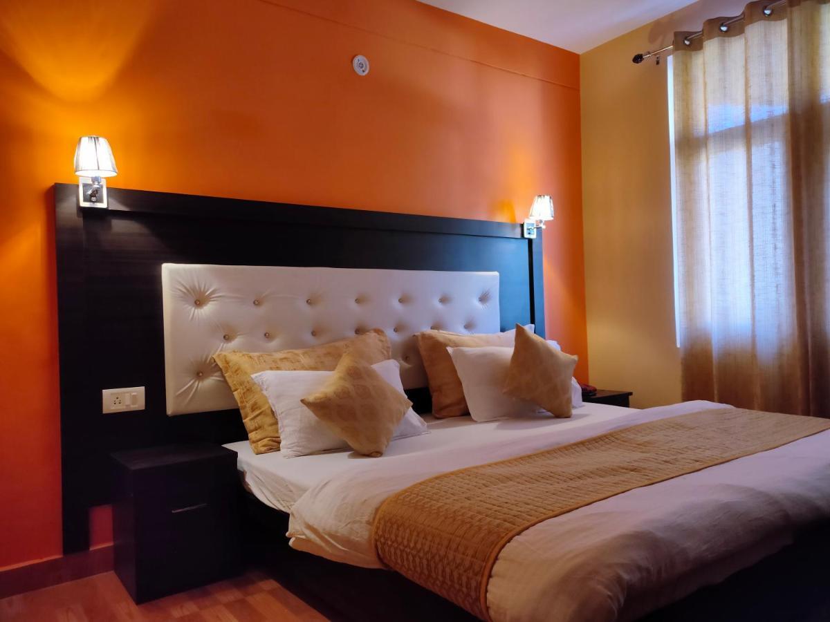 Uday Palace Joshimath Hotel Buitenkant foto