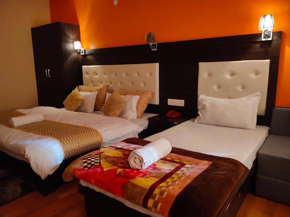 Uday Palace Joshimath Hotel Buitenkant foto